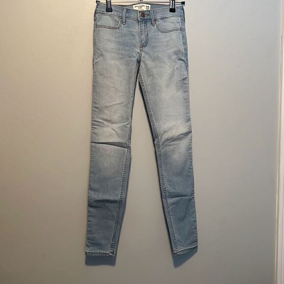 Abercrombie Kids Girl's Blue Light Wash Super Skinny Slim Denim Jeans Size 11/12 - Picture 1 of 7